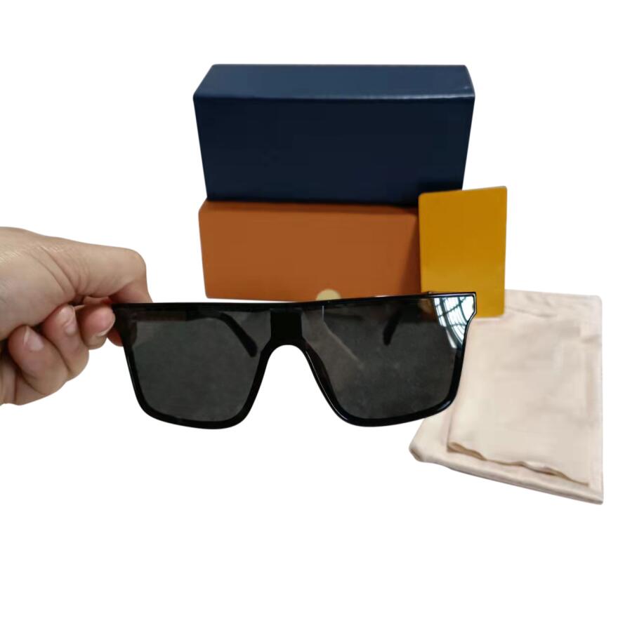 wholesale fashion Sunglasses Eyewear Sun Glasses Designer Mens Womens with blue Cases Black Metal Frame Dark 50mm Lenses
wholesale fashion Sunglasses Eyewear Sun Glasses Designer Mens Womens with blue Cases Black Metal Frame Dark 50mm Lenses