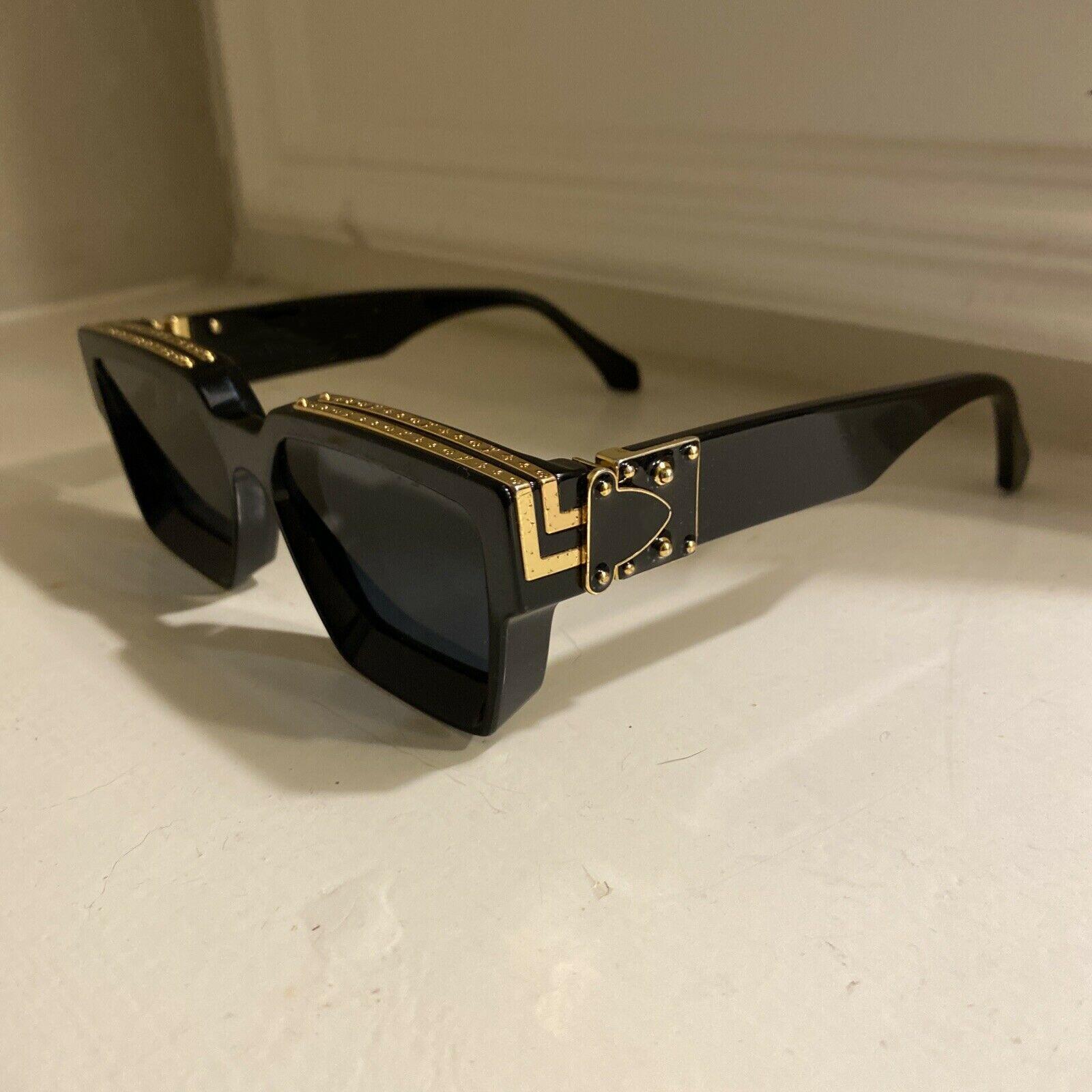 Unisex Millionaire Sunglasses Frame Color Black Gold w/Box Fashion Sunglasses Man Woman Goggle Beach Sun glasses UV400 Top Quality
Unisex Millionaire Sunglasses Frame Color Black Gold w/Box Fashion Sunglasses Man Woman Goggle Beach Sun glasses UV400 Top Quality