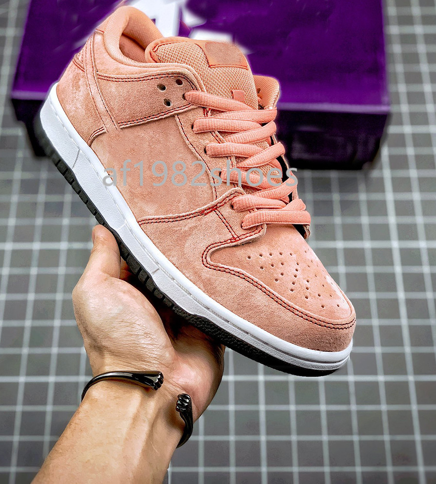 2021 Pink Pig Dunks Low Running Shoes University Red-White-Atomic Suede Mens Womens Sports Sneakers Zapatos Skateboard Trainers
2021 Pink Pig Dunks Low Running Shoes University Red-White-Atomic Suede Mens Womens Sports Sneakers Zapatos Skateboard Trainers
