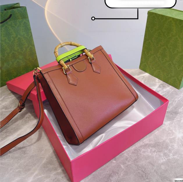 Women Bags 21AW New Hot Classical Female Designers Style Luxurys Unisex Handbags Fashion Grace Men Shoulder bag 8 Color Available, Customer order
Women Bags 21AW New Hot Classical Female Designers Style Luxurys Unisex Handbags Fashion Grace Men Shoulder bag 8 Color Available, Customer order