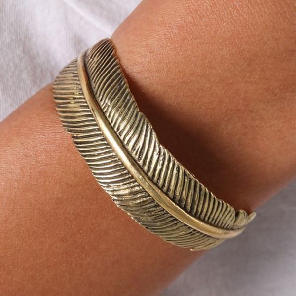 Fashion New Design Vintage Exquisite Feather Cuff Bracelet for Women Trendy Jewelry Cool Bangles Bijoux Wholesale Q0719
Fashion New Design Vintage Exquisite Feather Cuff Bracelet for Women Trendy Jewelry Cool Bangles Bijoux Wholesale Q0719