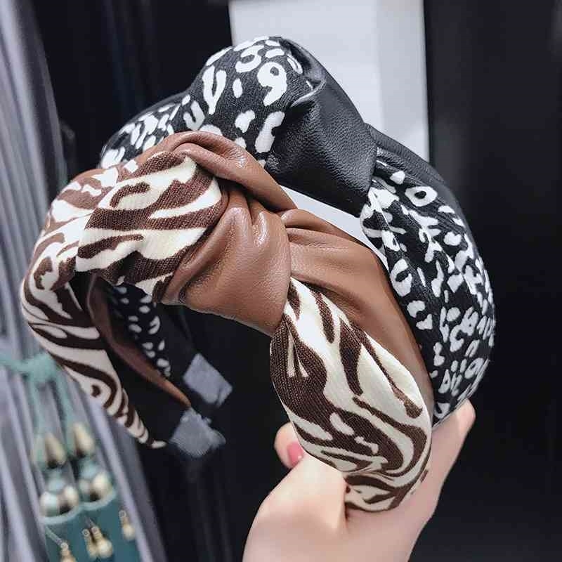 Leopard Print Leather Hair knotting headband autumn winter net red new contrast color cross washing pressure hair hoop
Leopard Print Leather Hair knotting headband autumn winter net red new contrast color cross washing pressure hair hoop