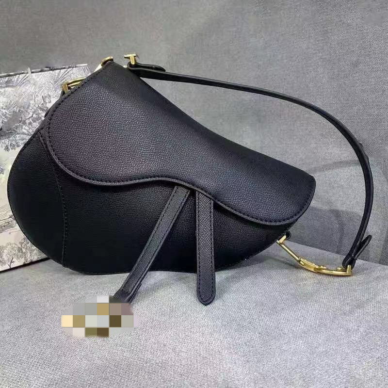 New ladies student leather saddle net celebrity same style dinner bag size 25*20cm, Black
New ladies student leather saddle net celebrity same style dinner bag size 25*20cm, Black