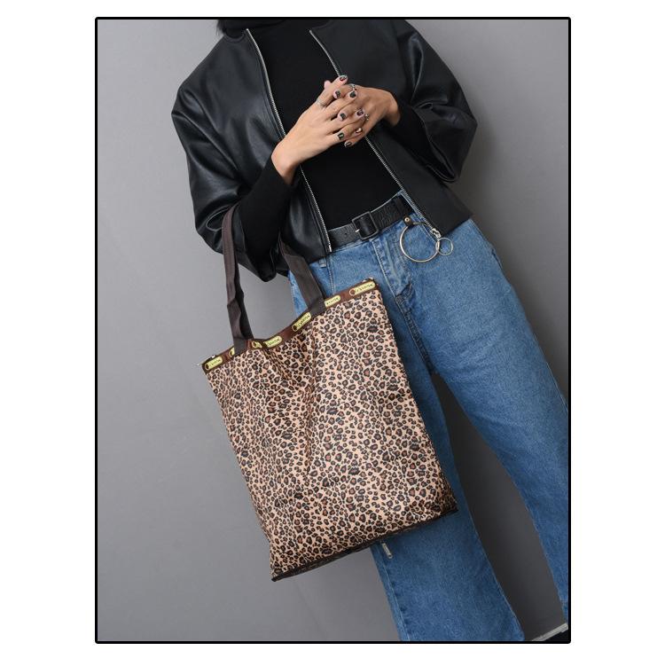 Shopping Bags Fashion 2021 Printing Foldable GreenTote Folding Pouch Storage Handbag Strawberry, Beige
Shopping Bags Fashion 2021 Printing Foldable GreenTote Folding Pouch Storage Handbag Strawberry, Beige