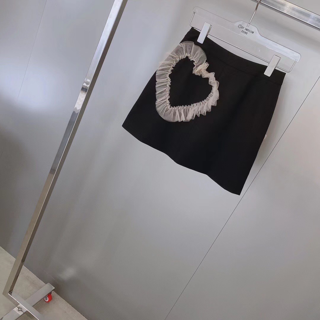 designer women skirts 21ss autumn High waist tension rope Cotton Pleated net gauze love splicing lace half skirt size SML, Black
designer women skirts 21ss autumn High waist tension rope Cotton Pleated net gauze love splicing lace half skirt size SML, Black