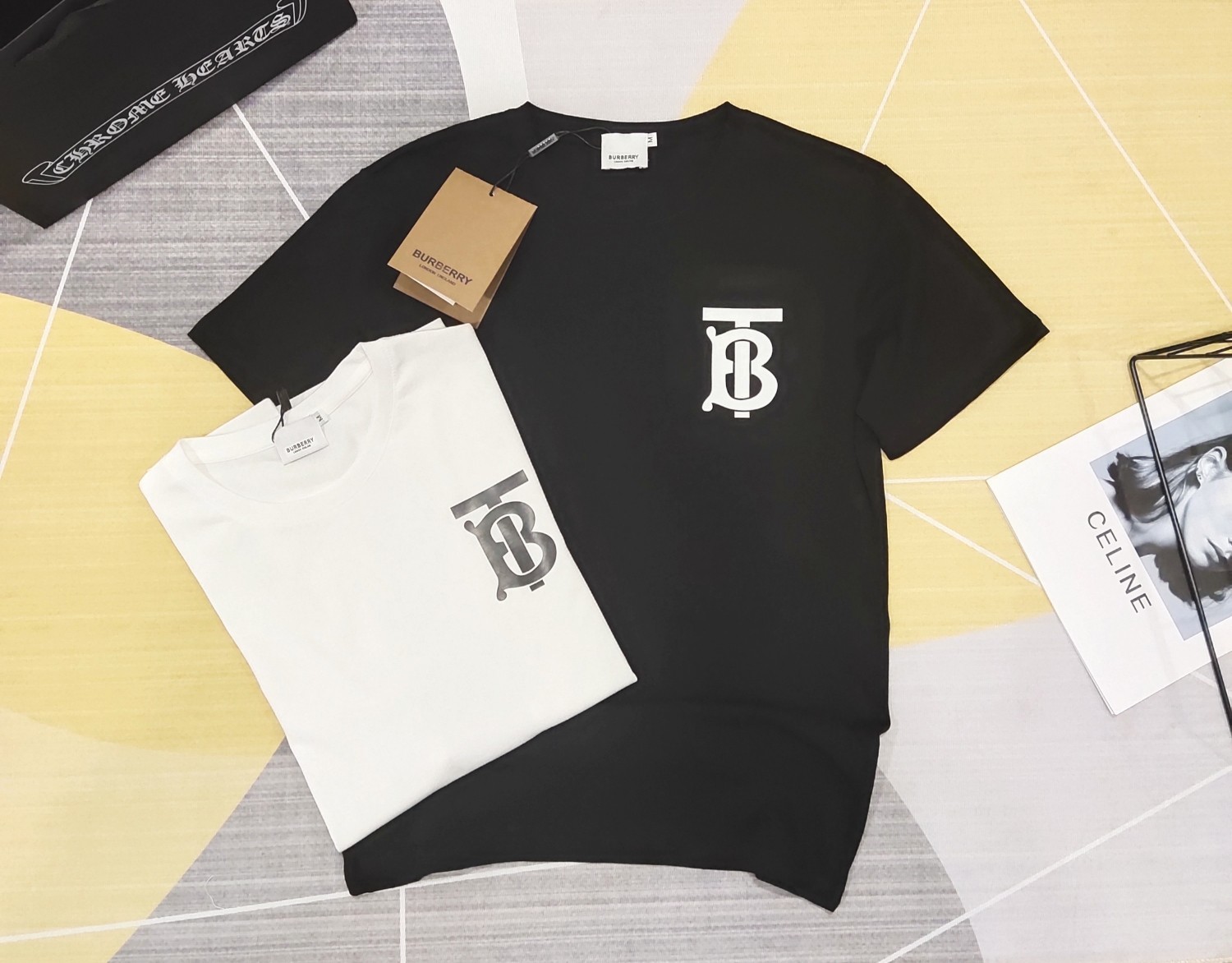 2021 Men T-Shirt France Paris Classic BÃRBÃRRÃ T-shirts Woman Louboutin Christian, White
2021 Men T-Shirt France Paris Classic BÃRBÃRRÃ T-shirts Woman Louboutin Christian, White