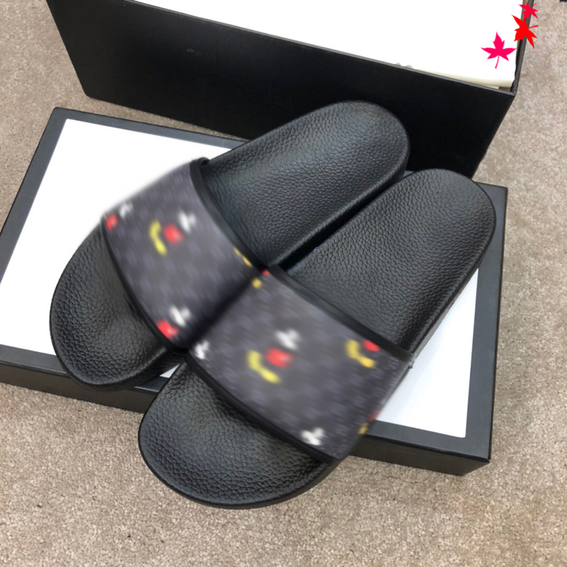 2021 Designer luxurys slippers men sandals fashion beach shoes flip flops flat non-slip classical hole slipper with box size 39-45 -G179, Black
2021 Designer luxurys slippers men sandals fashion beach shoes flip flops flat non-slip classical hole slipper with box size 39-45 -G179, Black