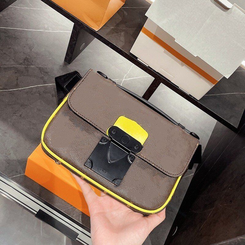 Fanny Pack Belt Bag Letter Print Crossbody bags Luxury Mens Womens Unisex Cross Body Handbag Fannypacks Fashion Shoulder Handbags Leather Waist LCM, Box (not for sale)
Fanny Pack Belt Bag Letter Print Crossbody bags Luxury Mens Womens Unisex Cross Body Handbag Fannypacks Fashion Shoulder Handbags Leather Waist LCM, Box (not for sale)