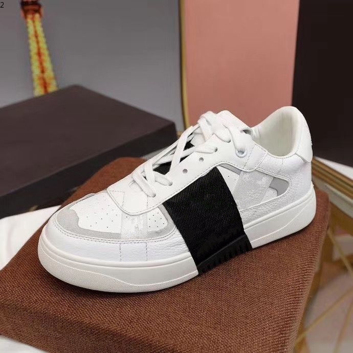 G shoes 2021Triple S Dad Shoes Fashion Sneakers Quality Triple-S Zapatos Clear Sole Men Women Casual mkjljj001
G shoes 2021Triple S Dad Shoes Fashion Sneakers Quality Triple-S Zapatos Clear Sole Men Women Casual mkjljj001