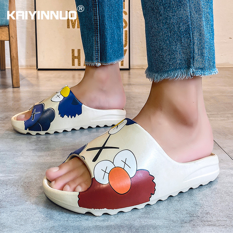 e Summer 2022 Slippers Men and Women Trendy Outdoor Net Infrared Wear Summer Flip Sesame Street Trendy Beach Shoes 220224