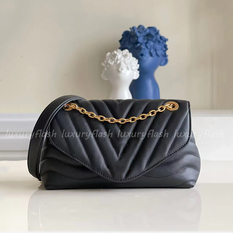 Designers Women Shoulder Bags Luxurys Letters Fashion 2022 New Wave Messenger Bag High Quality Soft Leather Chain Handbags 5 Colors
Designers Women Shoulder Bags Luxurys Letters Fashion 2022 New Wave Messenger Bag High Quality Soft Leather Chain Handbags 5 Colors