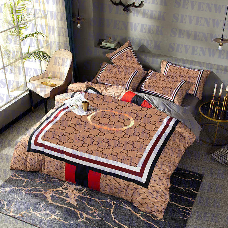 2021 Classic Letter Print Quilt Cover Bed Sheet Pillowcase Four-piece Sets High Grade Cotton Home Bedding Set, Buy box money
2021 Classic Letter Print Quilt Cover Bed Sheet Pillowcase Four-piece Sets High Grade Cotton Home Bedding Set, Buy box money