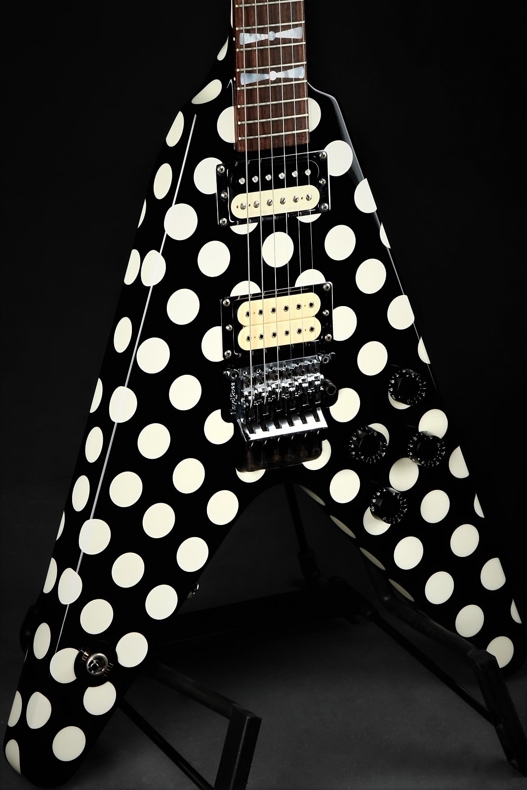 Custom Shop Randy Rhoads Polka Dot Black Flying V Electric Guitar MOP Bowtie Inlays, Floyd Rose Tremolo Bridge & Locking Nut, Whammy Bar, Signature Back Cover, 22 Frets
Custom Shop Randy Rhoads Polka Dot Black Flying V Electric Guitar MOP Bowtie Inlays, Floyd Rose Tremolo Bridge & Locking Nut, Whammy Bar, Signature Back Cover, 22 Frets