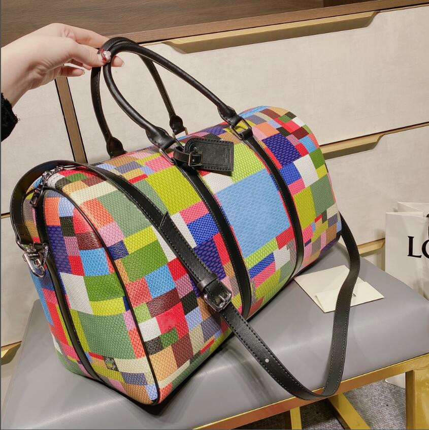 NEW style 45cm women men bags new fashion men women travel bag duffle bag, leather luggage handbags large contrast color capacity sport bag
NEW style 45cm women men bags new fashion men women travel bag duffle bag, leather luggage handbags large contrast color capacity sport bag