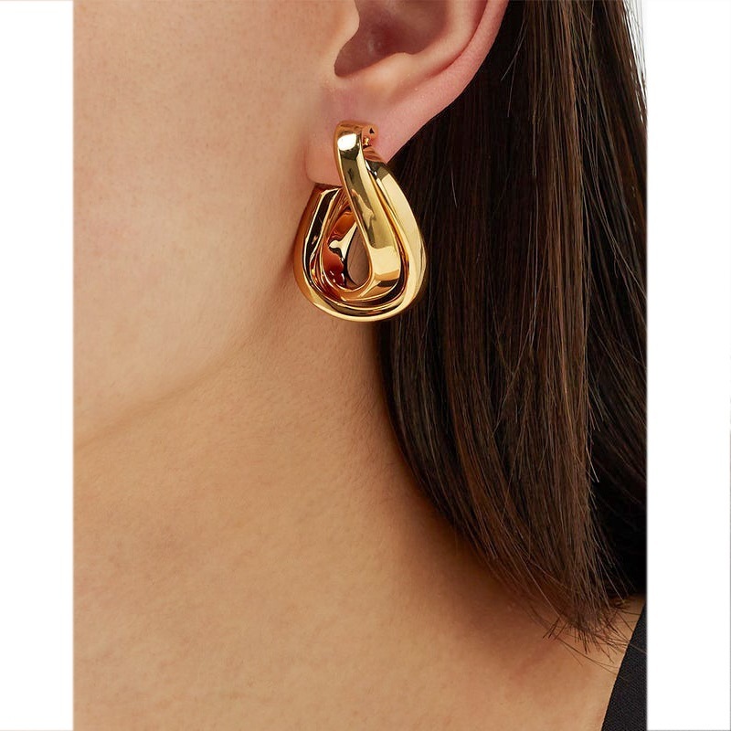 Fashion earrings designer new Jewelry Letter B advanced metal hook cool wind niche design sense personality
Fashion earrings designer new Jewelry Letter B advanced metal hook cool wind niche design sense personality