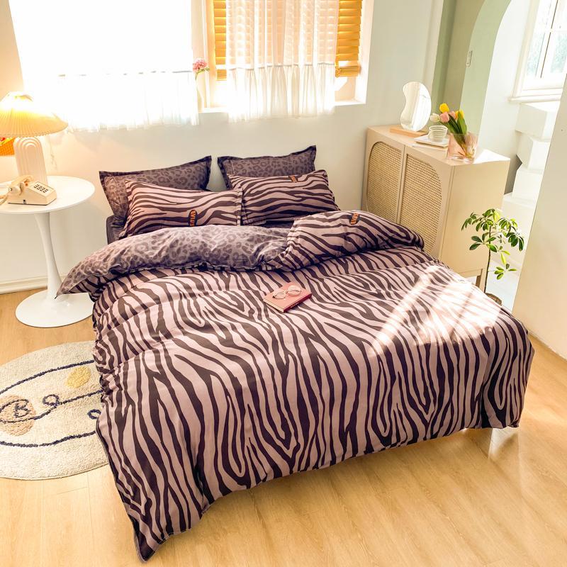 Cartoon Polar bear Bedding Sets Children's Beddingset Bed Linen Duvet Cover Bed Sheet Pillowcase/bed Parrure De Lit 2 Personnes
Cartoon Polar bear Bedding Sets Children's Beddingset Bed Linen Duvet Cover Bed Sheet Pillowcase/bed Parrure De Lit 2 Personnes