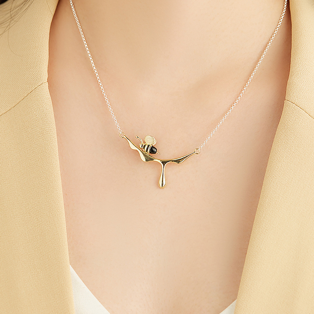 Lotus Fun 18K Gold Bee and Dripping Honey Pendant Necklace Real 925 Sterling Silver Handmade Designer Fine Jewelry for Women
Lotus Fun 18K Gold Bee and Dripping Honey Pendant Necklace Real 925 Sterling Silver Handmade Designer Fine Jewelry for Women