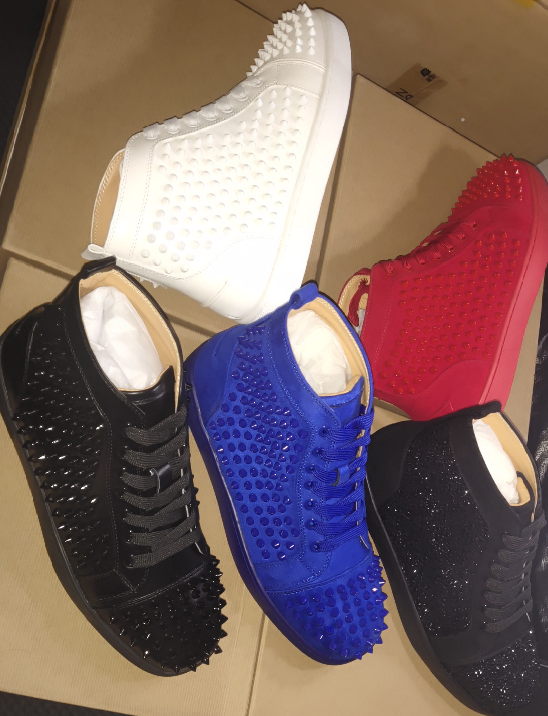 2022 Bottom is Red High gang Ankle Boots Shoes Studded Spikes Flats Luxury shoe for Mens Women Party Genuine Leather Casual Sneakers, Shoelace
2022 Bottom is Red High gang Ankle Boots Shoes Studded Spikes Flats Luxury shoe for Mens Women Party Genuine Leather Casual Sneakers, Shoelace