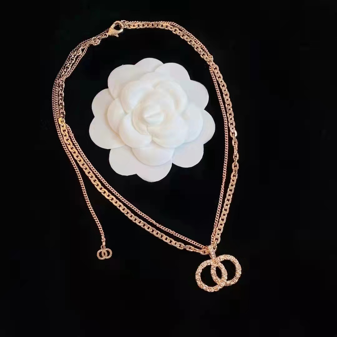 Luxury Designers Fashion Necklace Vintage Pendant Necklaces high quality classic 3 styles optional anniversary birthday gift party shopping is very beautiful
Luxury Designers Fashion Necklace Vintage Pendant Necklaces high quality classic 3 styles optional anniversary birthday gift party shopping is very beautiful