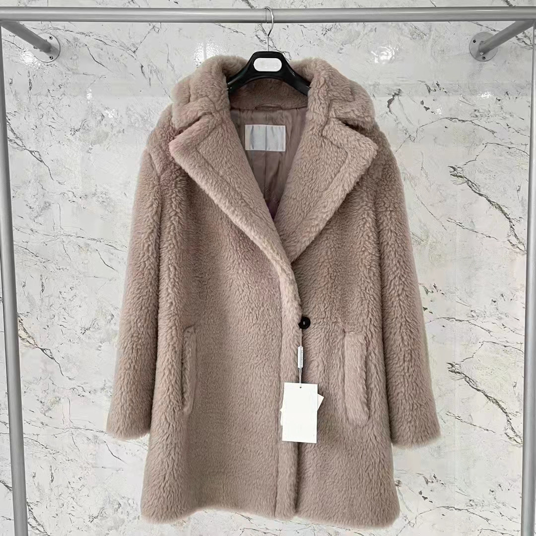 MM Teddy orchis Coats with soft texture made from alpaca wool fur and silk women outerwear a lapel collar letter Oversized coat Second Dynasties, Brown
MM Teddy orchis Coats with soft texture made from alpaca wool fur and silk women outerwear a lapel collar letter Oversized coat Second Dynasties, Brown