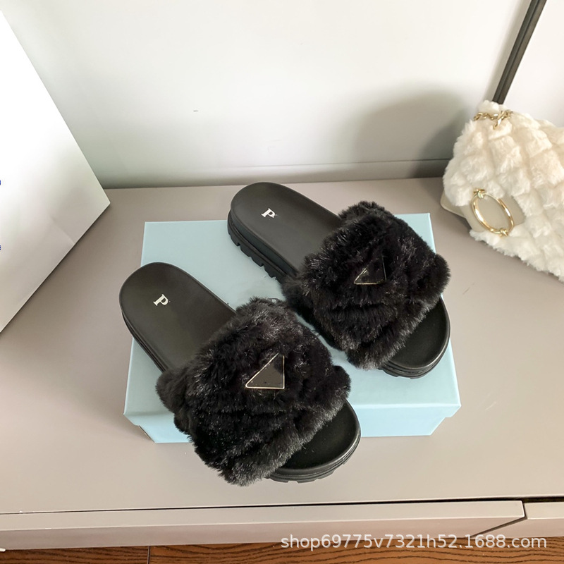 Luxury Slippers Women Designer Slides Sandal Autumn Winter Trendy Flat Bottom Wool Lamb Hair Letters thrdeer Wear All-match Fashionable Furr, Black
Luxury Slippers Women Designer Slides Sandal Autumn Winter Trendy Flat Bottom Wool Lamb Hair Letters thrdeer Wear All-match Fashionable Furr, Black