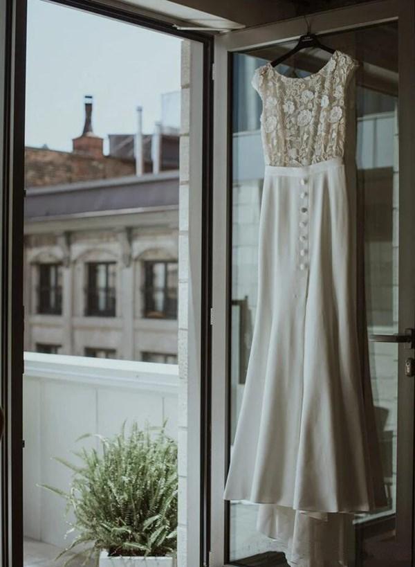 Chic Lace Mermaid Dresses Capped Sleeves Backless Sweep Train Buttons Front Slit Custom Made Beach Country Wedding Gown Vestidos