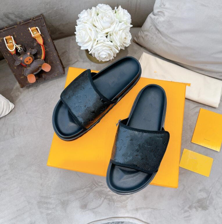 Top Quality Mens Womens Summer Sandals Beach Slide Home Slippers Ladies Brand Sliders Trendy Shoes Print Leather Rubber Miami Mules Slipper, Black
Top Quality Mens Womens Summer Sandals Beach Slide Home Slippers Ladies Brand Sliders Trendy Shoes Print Leather Rubber Miami Mules Slipper, Black