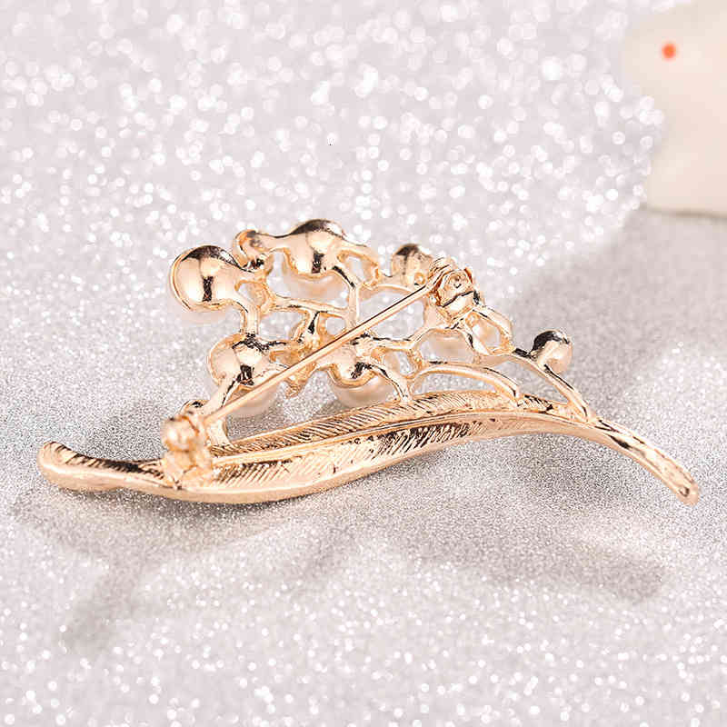 Brooch Isiya Flower Pearl Women's Fashion Scarf Buckle Exquisite Clothing Accessories