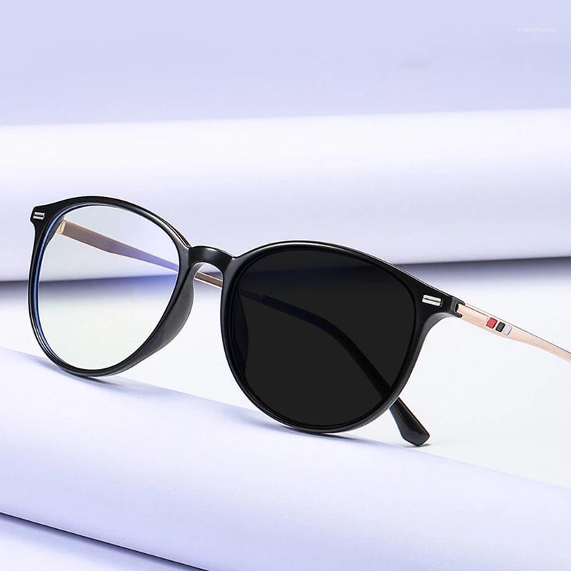 Sunglasses Tessalate BRAND DESIGNER Women Pochromic Reading Glasses Men Chameleon Optical Frame Presbyopia Eyeglasses With CR-39 Lens
Sunglasses Tessalate BRAND DESIGNER Women Pochromic Reading Glasses Men Chameleon Optical Frame Presbyopia Eyeglasses With CR-39 Lens