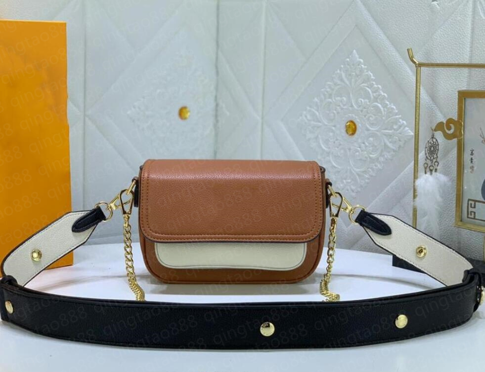 Genuine Leather Women Luxurys Designers Shoulder Bags Lockme Tender Hand Crossbody Handbags Toiletry Pouch Protection Makeup Clutch Women Bag, Black
Genuine Leather Women Luxurys Designers Shoulder Bags Lockme Tender Hand Crossbody Handbags Toiletry Pouch Protection Makeup Clutch Women Bag, Black