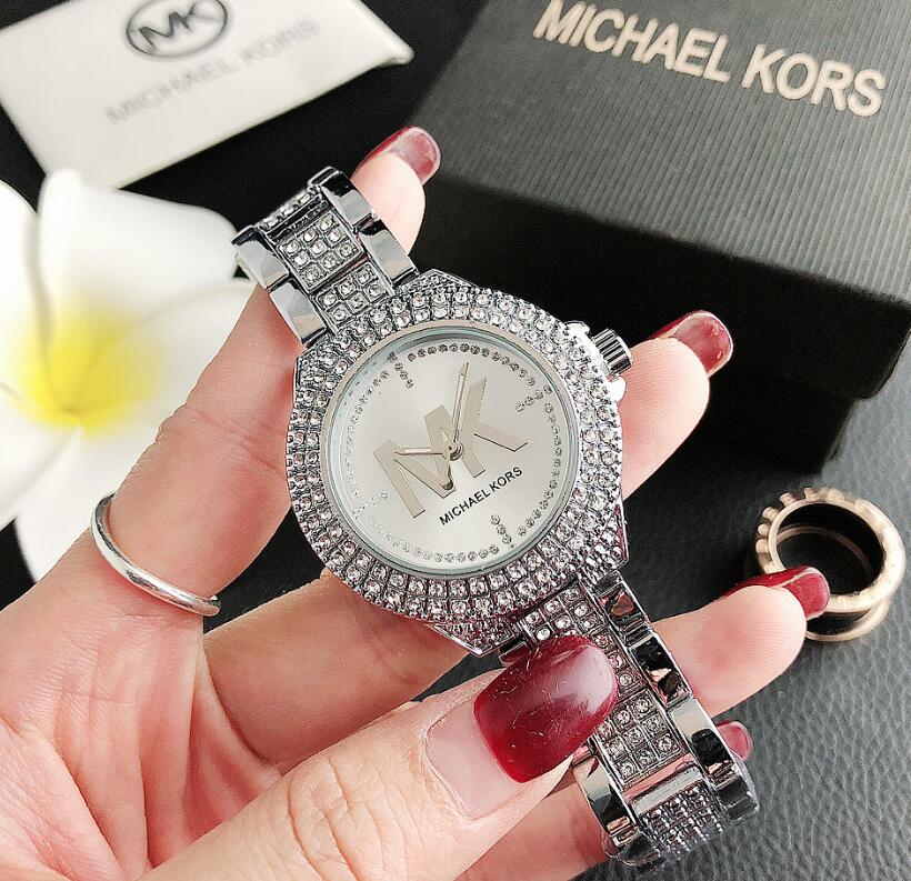073 michaelmkkors Fashion designer Diamond Watches women Girl Big letters women Clock Wristwatch steel band watch Quartz watch men, Customize
073 michaelmkkors Fashion designer Diamond Watches women Girl Big letters women Clock Wristwatch steel band watch Quartz watch men, Customize