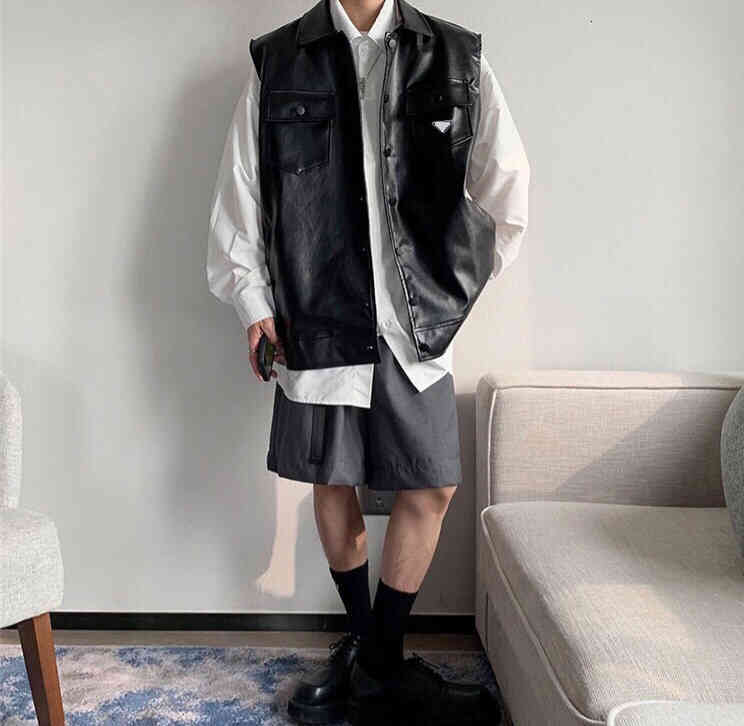 Men's Vests hip 21ss classic hop mens vest warm comfortable higher collar high quality silk Leather padded winter outdoor sports small label jacket ASK7, Black
Men's Vests hip 21ss classic hop mens vest warm comfortable higher collar high quality silk Leather padded winter outdoor sports small label jacket ASK7, Black