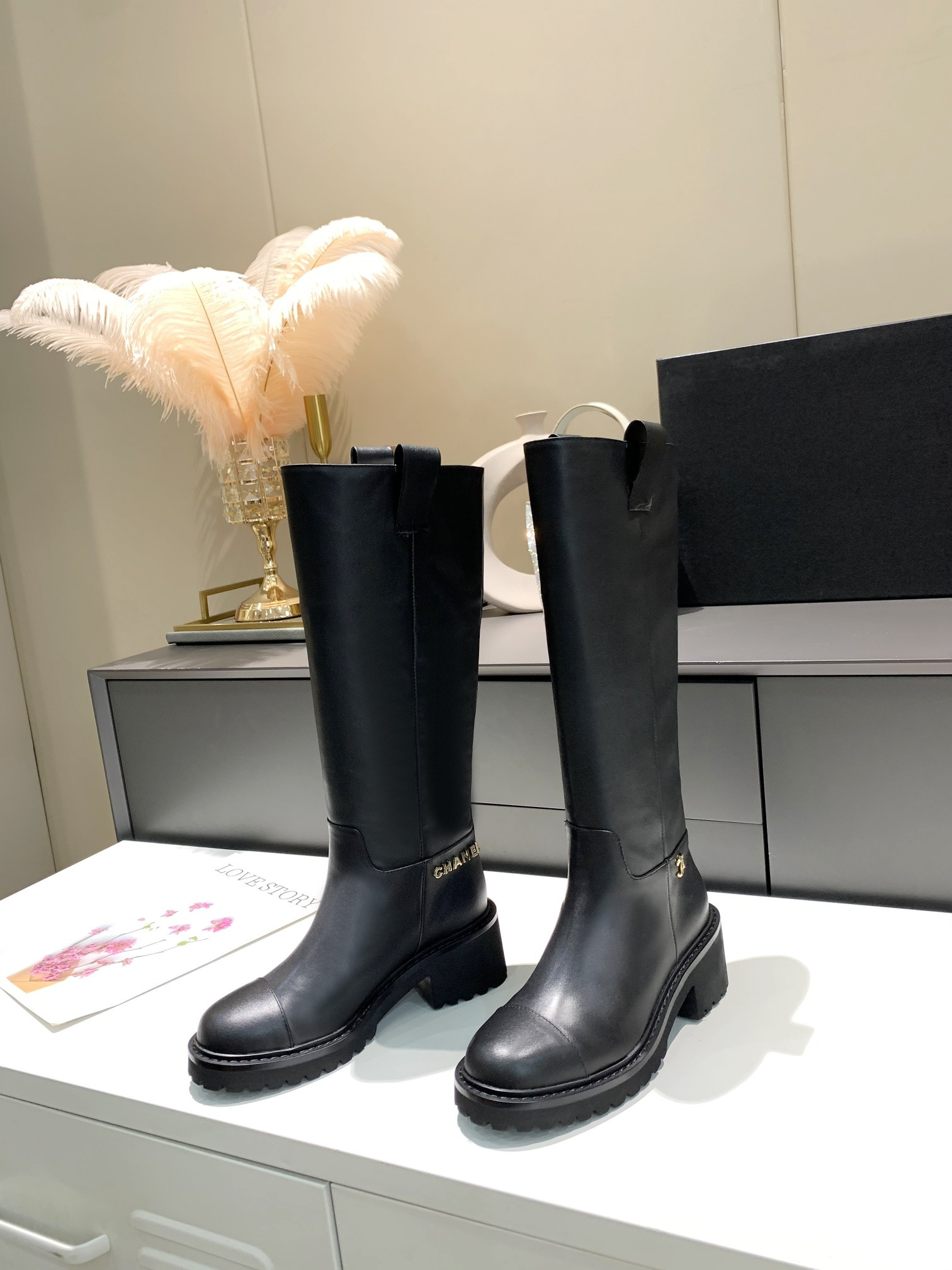 Designer boots latest fashion women's shoes luxury CHAN logo soft and comfortable all leather material 35-41 high quality good matching, Black leather
Designer boots latest fashion women's shoes luxury CHAN logo soft and comfortable all leather material 35-41 high quality good matching, Black leather
