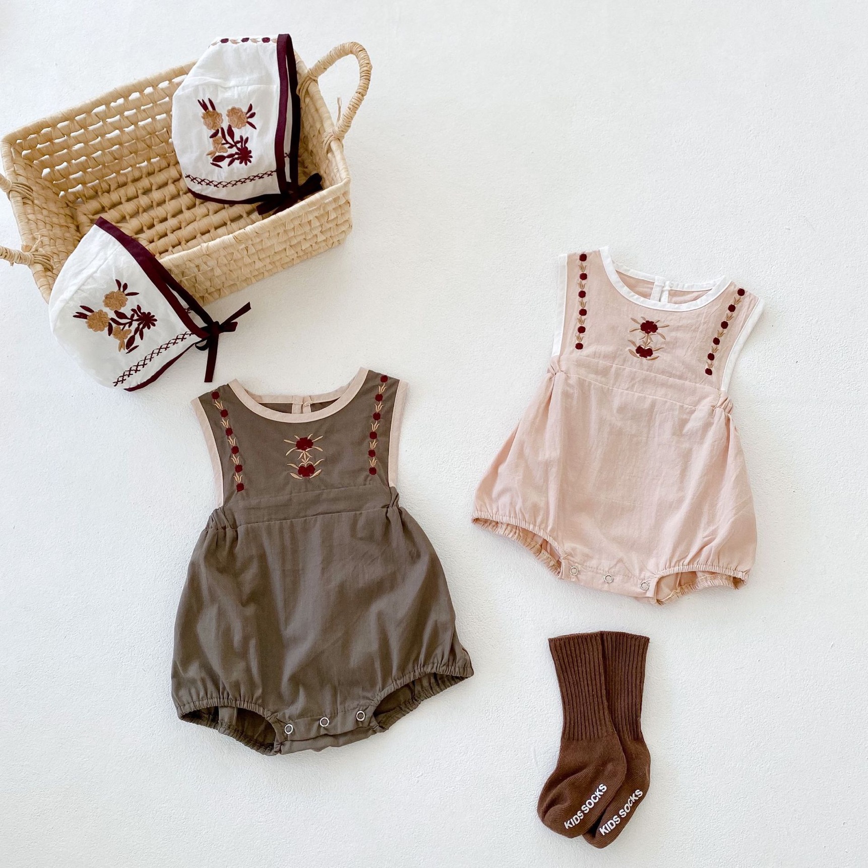 ENGE Korean Australia INS Baby Boys Girls Embroidery Rompers Organic Cotton Newborn Jumpsuits with Hats 2pcs Climb Cloths Bodysuits, Mixed colors or remarks
ENGE Korean Australia INS Baby Boys Girls Embroidery Rompers Organic Cotton Newborn Jumpsuits with Hats 2pcs Climb Cloths Bodysuits, Mixed colors or remarks