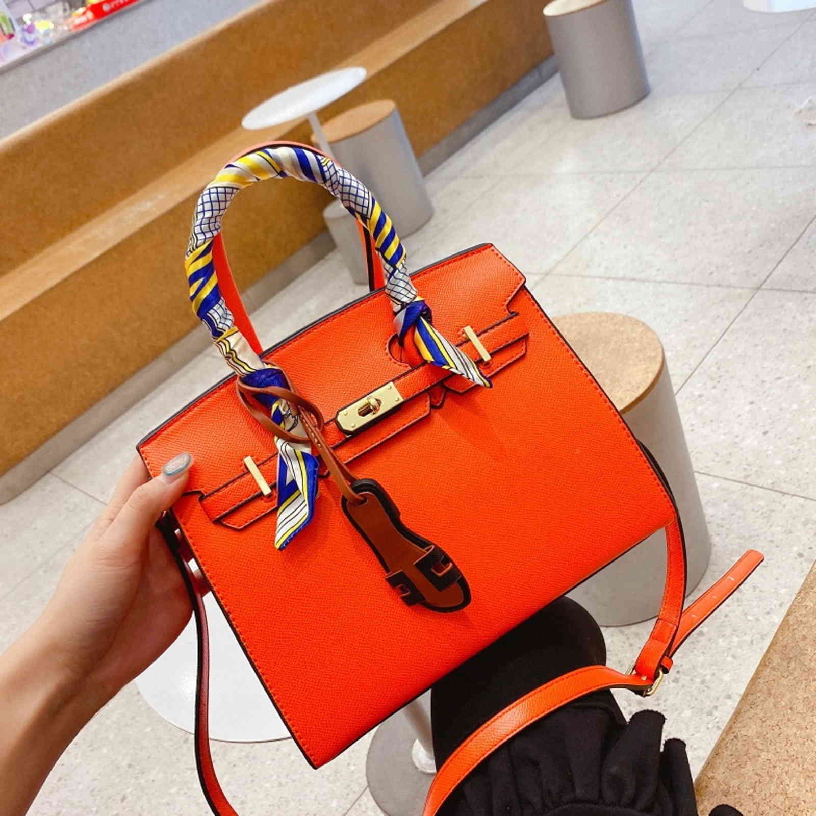 Evening Bags Top classic women designer crossbody bags backpack handbags shoulder high quality design womens handbag fashion evening bag original laser BCS1, 2# shoe box
Evening Bags Top classic women designer crossbody bags backpack handbags shoulder high quality design womens handbag fashion evening bag original laser BCS1, 2# shoe box