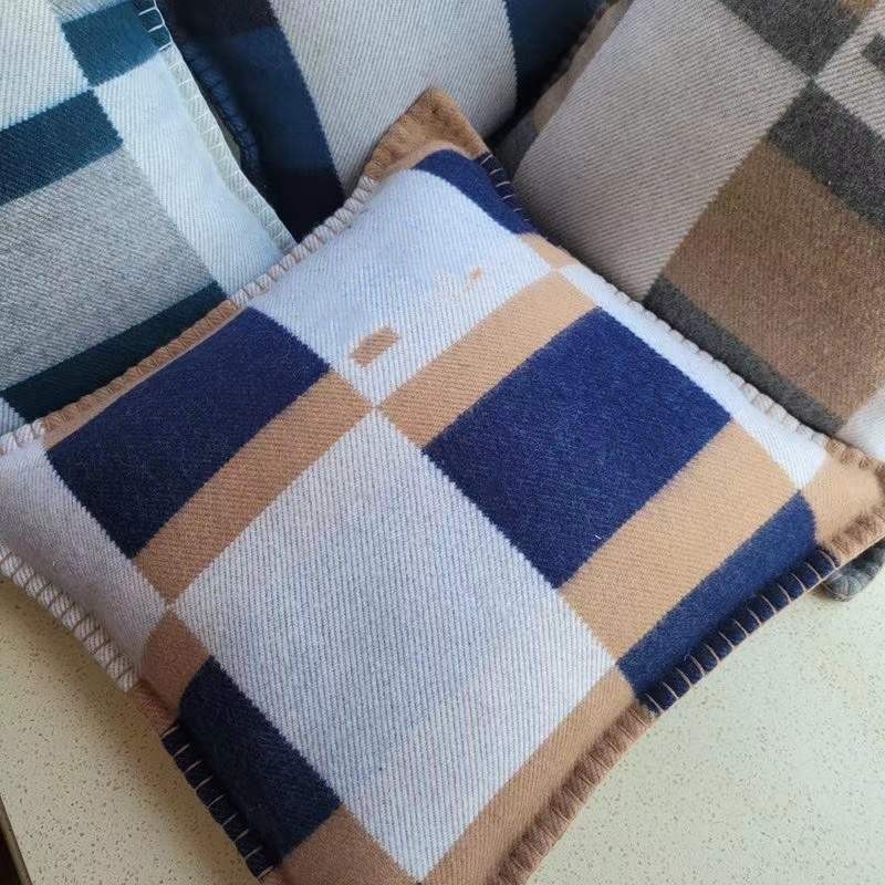 NEW TOP Quailty 100% WOOL (Cushion/Decorative Pillow) 50&50cm have 100 cotton filling fast ship, Gray
NEW TOP Quailty 100% WOOL (Cushion/Decorative Pillow) 50&50cm have 100 cotton filling fast ship, Gray