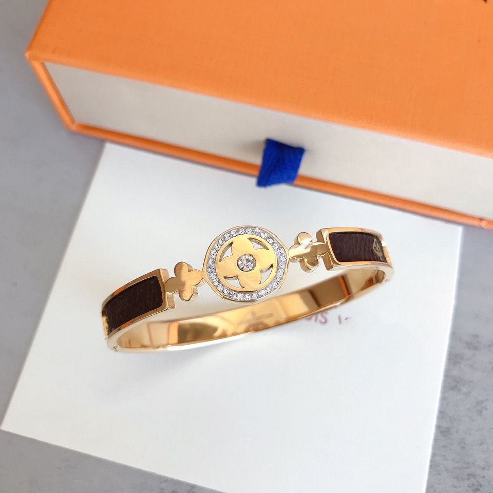 Bangle Classic Designer Bracelets Love Bracelet For Women Flowers Lock Bracele Ladies Bangles Fashion Street Jewelry Gift With Box
Bangle Classic Designer Bracelets Love Bracelet For Women Flowers Lock Bracele Ladies Bangles Fashion Street Jewelry Gift With Box