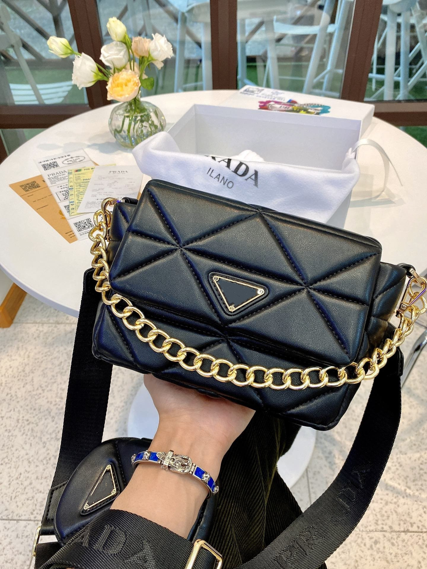 Classic woman hand bags genuine leather flap clutch shoulder small Female package lamb purse gold chain fashion bag wholesale, Shipping fee
Classic woman hand bags genuine leather flap clutch shoulder small Female package lamb purse gold chain fashion bag wholesale, Shipping fee
