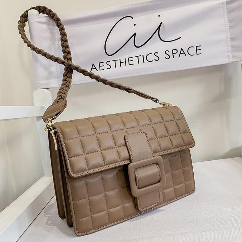 Flap Square Crossbody Bags For Women High Quality PU Soft Leather Handbag Designer Travel Shoulder Messenger Bag Weaving Handle, Black
Flap Square Crossbody Bags For Women High Quality PU Soft Leather Handbag Designer Travel Shoulder Messenger Bag Weaving Handle, Black