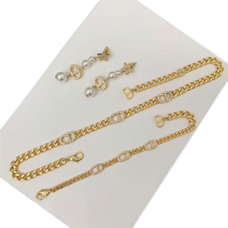 Designer Jewelry Luxury 18K Gold Tide cards Necklaces Bracelet Mens and Women Party Lovers Gift Jewelry Dio Bracelet iOR style rings Bracelets D3590, Boxes 4 color pick 1color
Designer Jewelry Luxury 18K Gold Tide cards Necklaces Bracelet Mens and Women Party Lovers Gift Jewelry Dio Bracelet iOR style rings Bracelets D3590, Boxes 4 color pick 1color