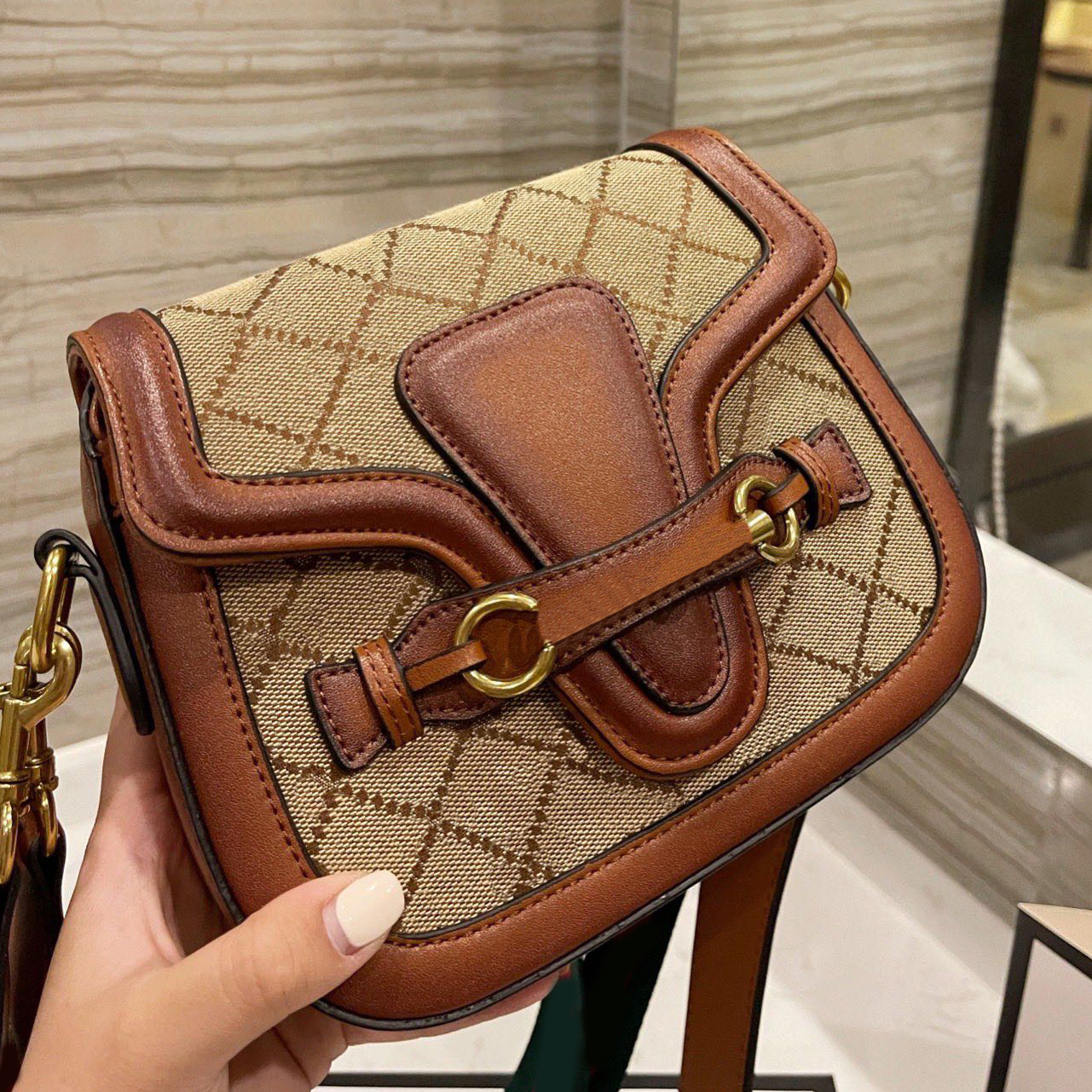 1955 saddle bags shoulder bag Fashion women CrossBody Handbag Quality luxurys Top designers Clutch lady purse Handbags Metallic Genuine Leather buckles printing, No bags
1955 saddle bags shoulder bag Fashion women CrossBody Handbag Quality luxurys Top designers Clutch lady purse Handbags Metallic Genuine Leather buckles printing, No bags