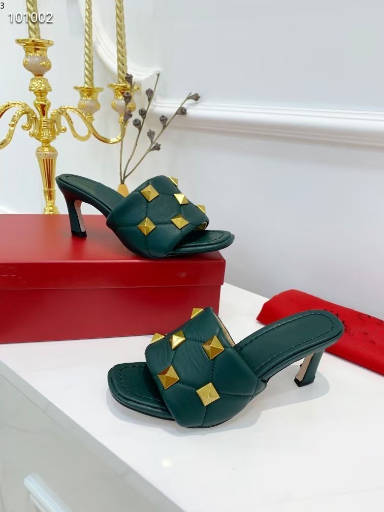 The new 2021 matte leather slippers with square lips, open-toed flats for women in sizes 35-42 KJM9865
The new 2021 matte leather slippers with square lips, open-toed flats for women in sizes 35-42 KJM9865