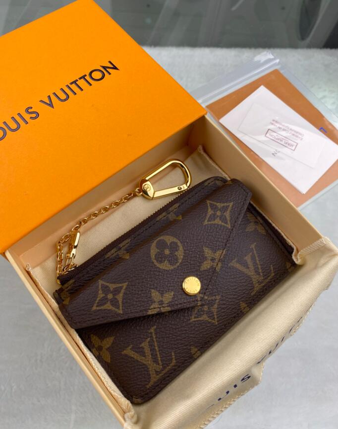 Louis Vuitton Women Messenger Designer Wallet Bag Lady Real Leather Bags Totes Purse Multicolor Short Wallet Card Holder Holders Single Classic Zipper Pocket, Colore 1
Louis Vuitton Women Messenger Designer Wallet Bag Lady Real Leather Bags Totes Purse Multicolor Short Wallet Card Holder Holders Single Classic Zipper Pocket, Colore 1