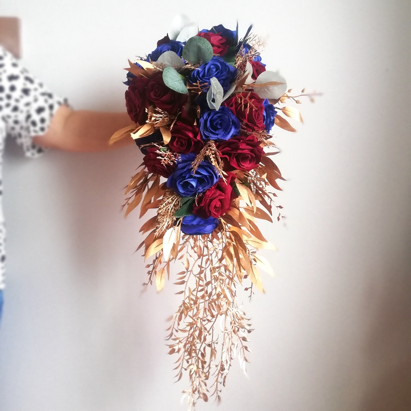 2021 New Arrival Royal Blue Rose with Red wine Roses Flowers Gold Leafs Cascading Wedding Bouquet burgundy ramos de novia
2021 New Arrival Royal Blue Rose with Red wine Roses Flowers Gold Leafs Cascading Wedding Bouquet burgundy ramos de novia