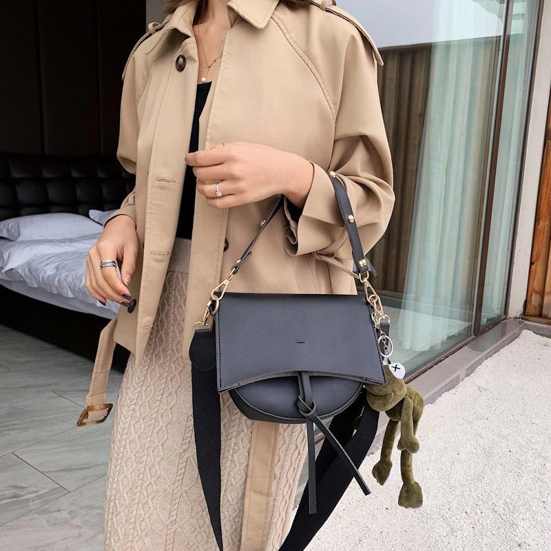 Women's Small Bags 2021 Spring New Korean Fashion Shell Messenger Bag Solid Color Shoulder Bag Handbag, Black
Women's Small Bags 2021 Spring New Korean Fashion Shell Messenger Bag Solid Color Shoulder Bag Handbag, Black