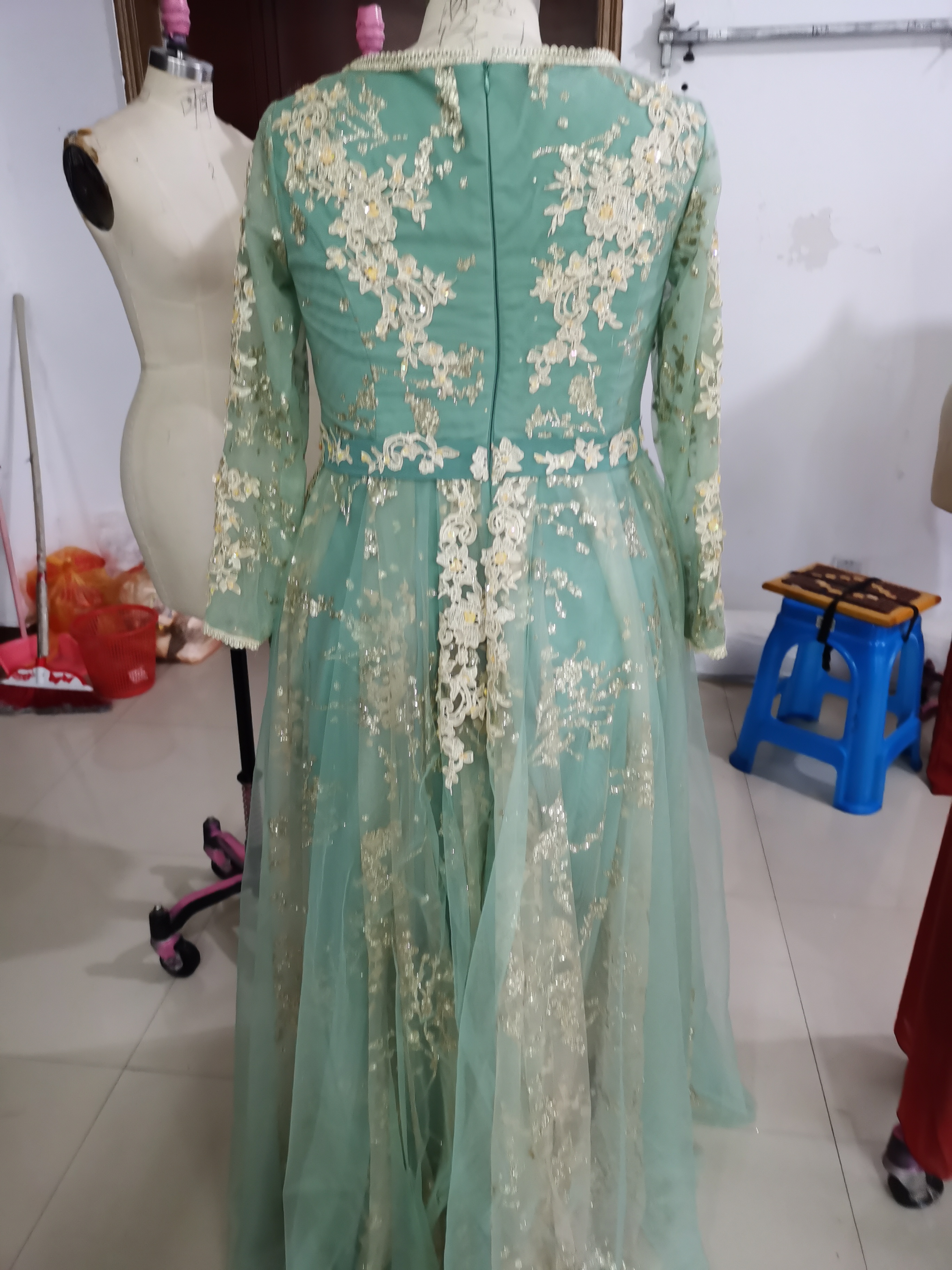 2021 Dark Sage Arabic Moroccan Kaftan Prom Dresses A Line Applique Gold Lace Beaded Muslim Long Sleeve Formal Evening Gowns Prom Party Dress