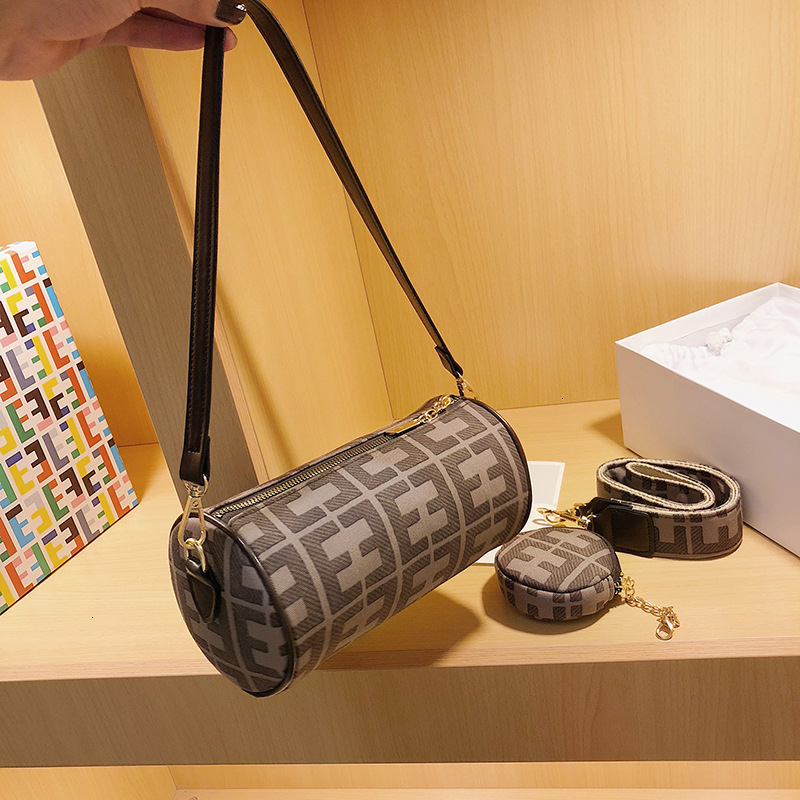 75% OFF 2021 new FF antique French stick fashionable leisure old flower cylinder bag, Boston pillow bag
75% OFF 2021 new FF antique French stick fashionable leisure old flower cylinder bag, Boston pillow bag