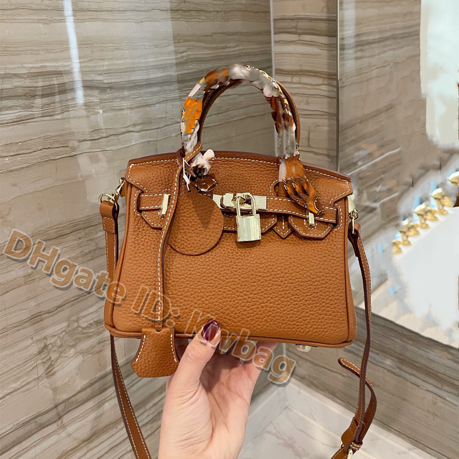 2021 Fashion women top quality shoulder Totes Handbags Cross body handbag Purses Genuine leather Hobos Ladies shopping bags Luxurys Designers Clutch Purse allet, No bags
2021 Fashion women top quality shoulder Totes Handbags Cross body handbag Purses Genuine leather Hobos Ladies shopping bags Luxurys Designers Clutch Purse allet, No bags