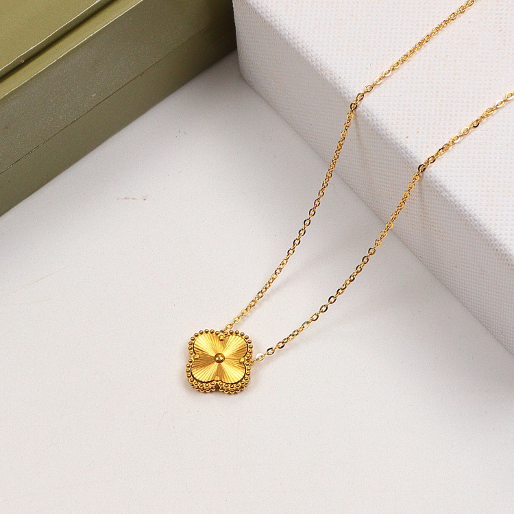New women's Four-leaf clover guilloche Van single flower necklace titanium Cleef steel plated Arpels 18K rose gold with box P4, Silver
New women's Four-leaf clover guilloche Van single flower necklace titanium Cleef steel plated Arpels 18K rose gold with box P4, Silver