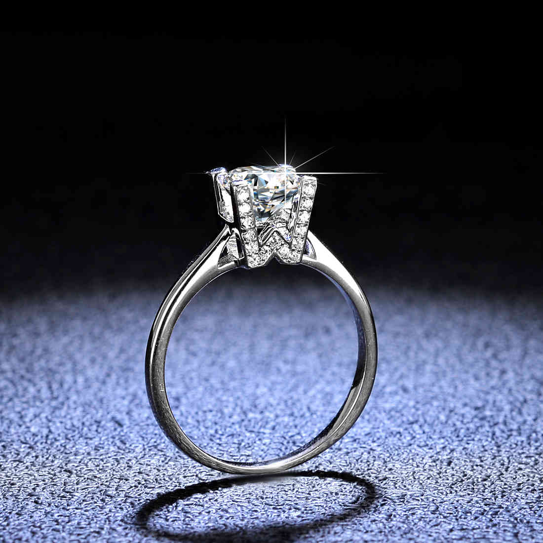 925 sterling silver Mosan's drill Ring Fashion woman1ct ring Diamond Same paragraph of HW D-color Mosan diamond
925 sterling silver Mosan's drill Ring Fashion woman1ct ring Diamond Same paragraph of HW D-color Mosan diamond